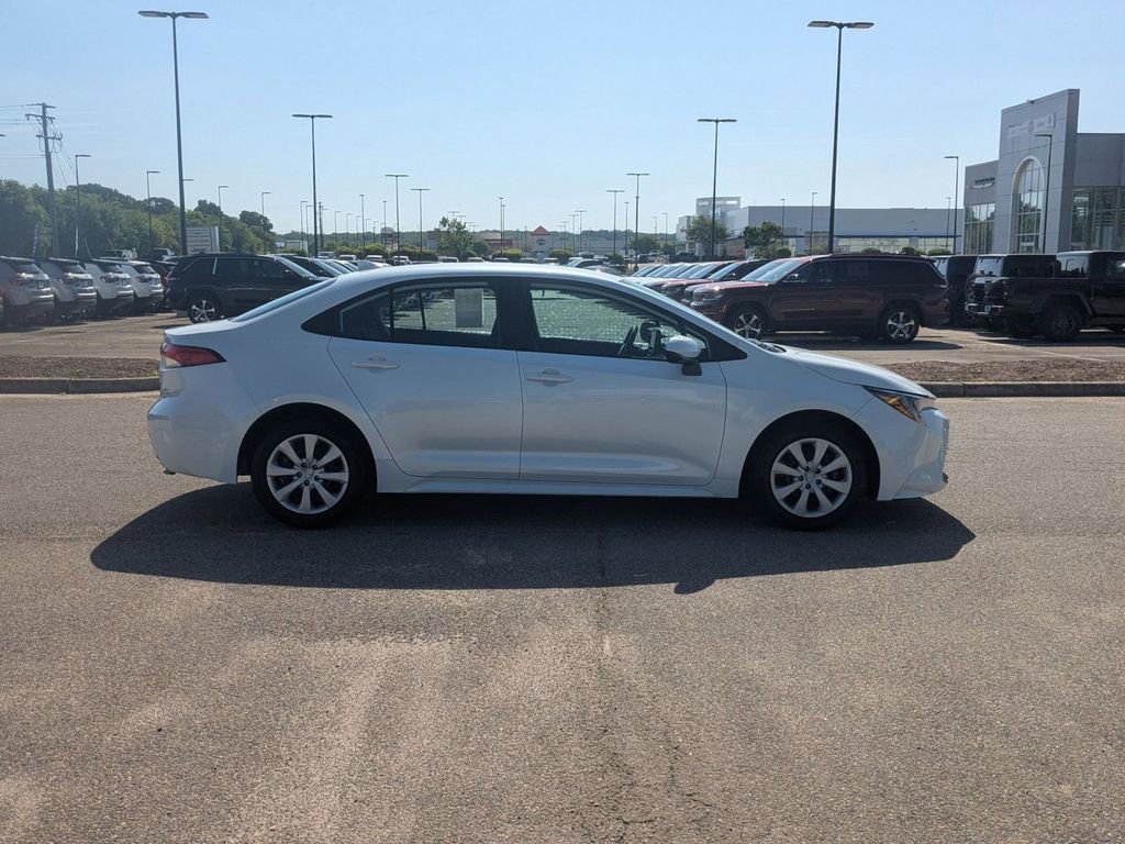 Used 2025 Toyota Corolla LE FWD image 6