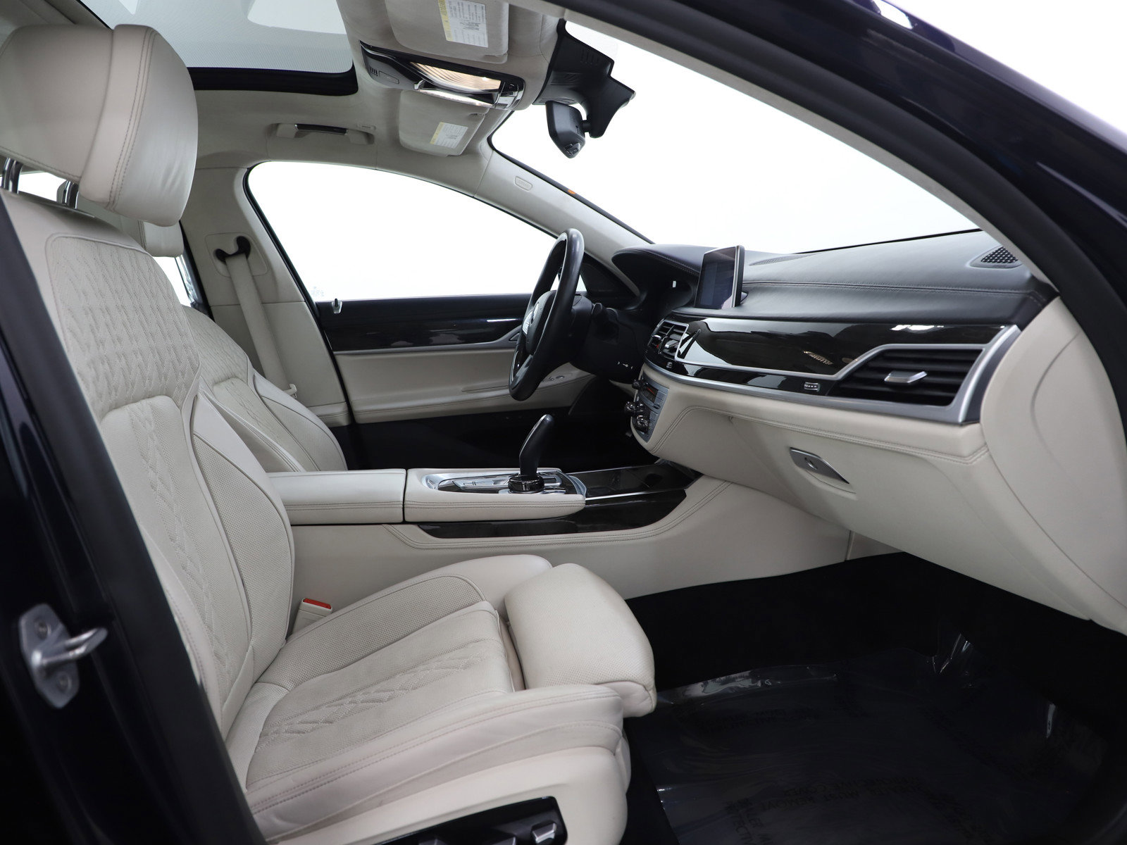 Used 2020 BMW 750i xDrive w/ Executive Package image 12