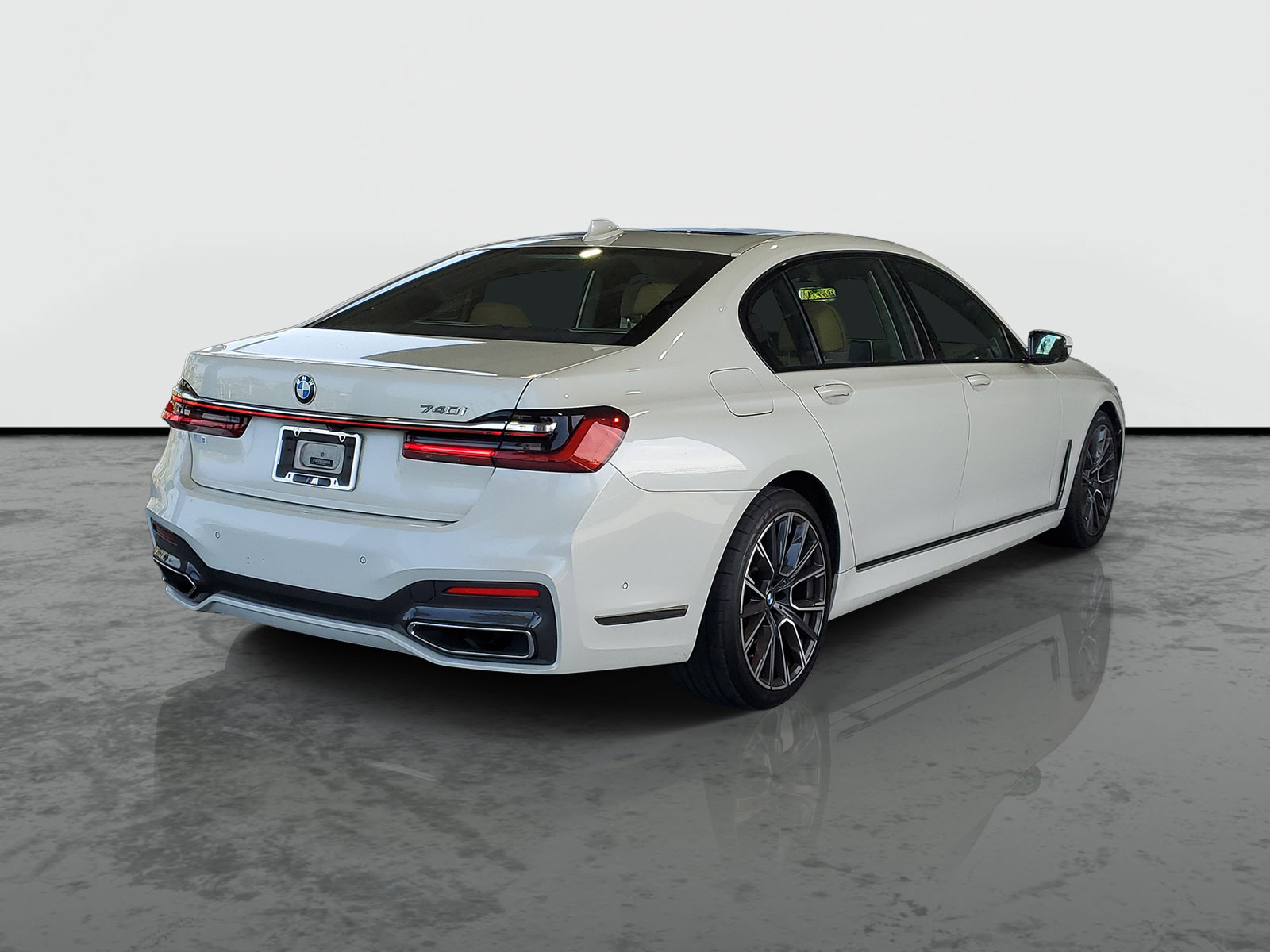 Used 2022 BMW 740i w/ M Sport Package RWD image 2