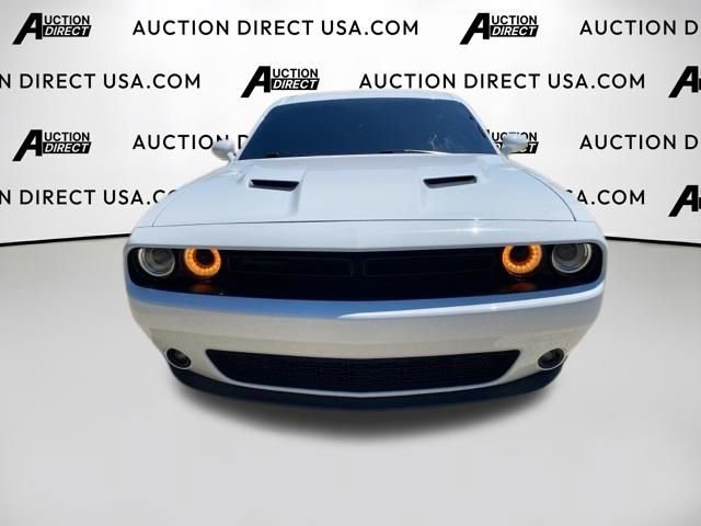 Used 2022 Dodge Challenger SXT w/ Driver Convenience Group RWD image 2