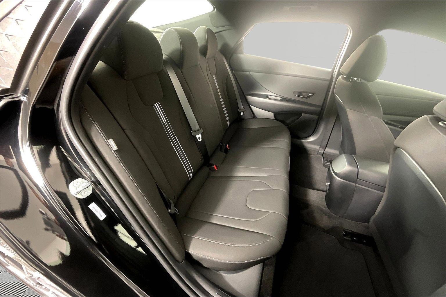 Used 2025 Hyundai Elantra Sport image 23