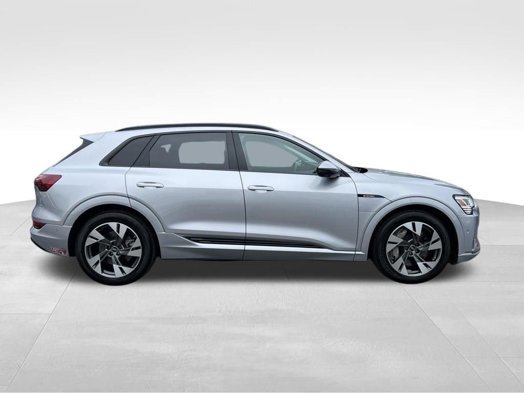 Used 2022 Audi e-tron Premium AWD/4WD image 6