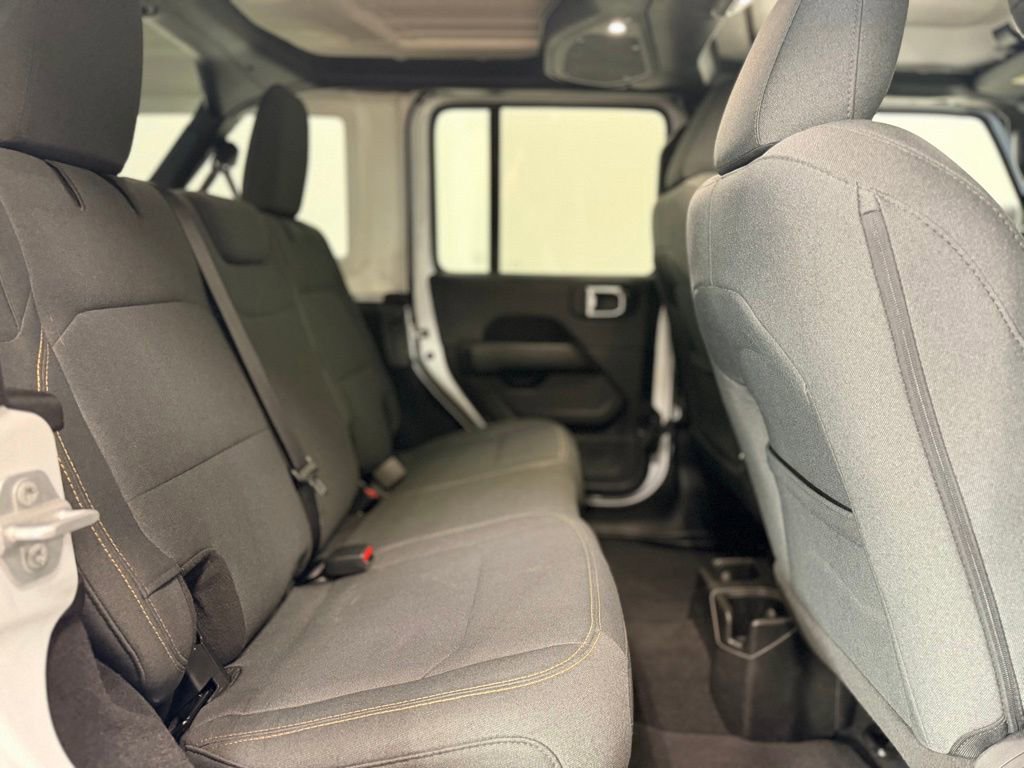 Used 2025 Jeep Wrangler Sahara AWD/4WD image 21