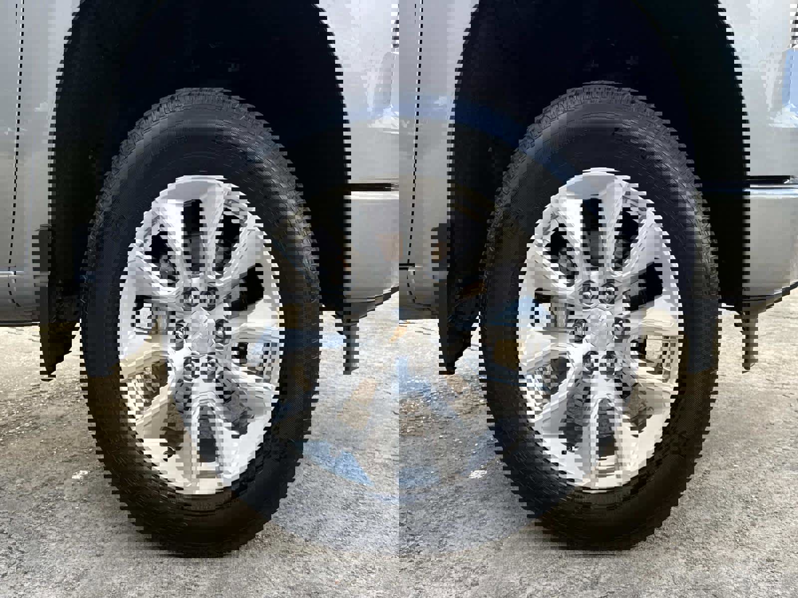 Used 2024 Chevrolet Silverado 1500 Custom image 16