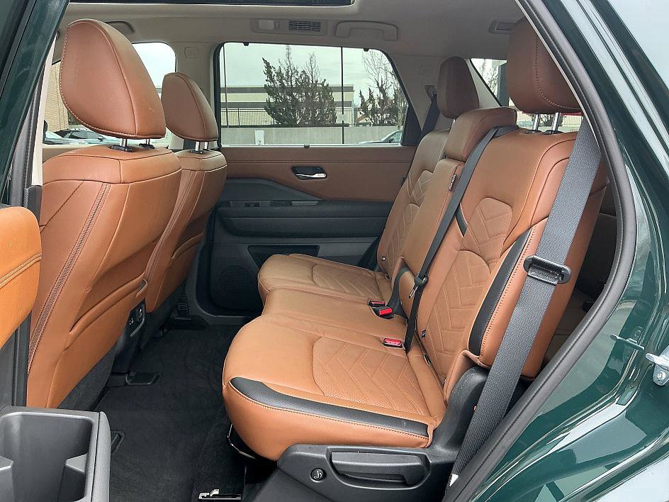 Certified 2025 Nissan Pathfinder Platinum w/ Cargo Package image 24