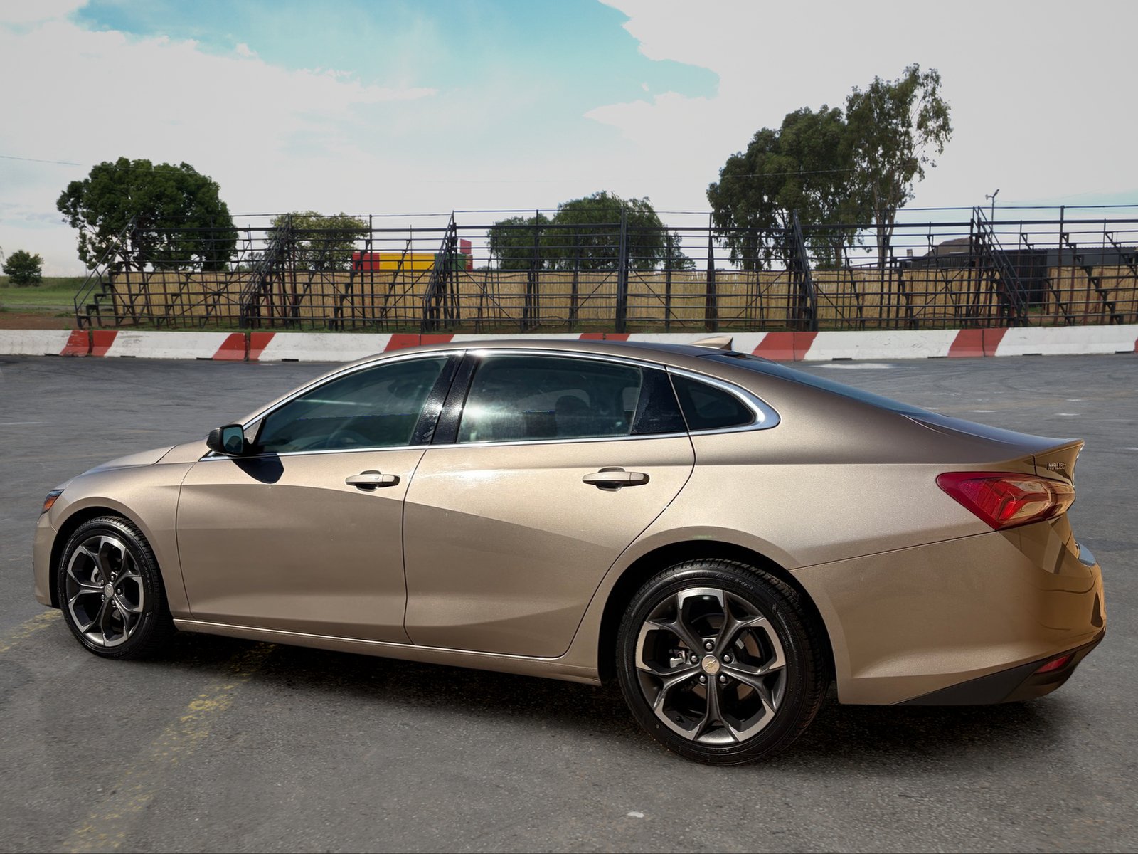 Used 2022 Chevrolet Malibu LT FWD image 4