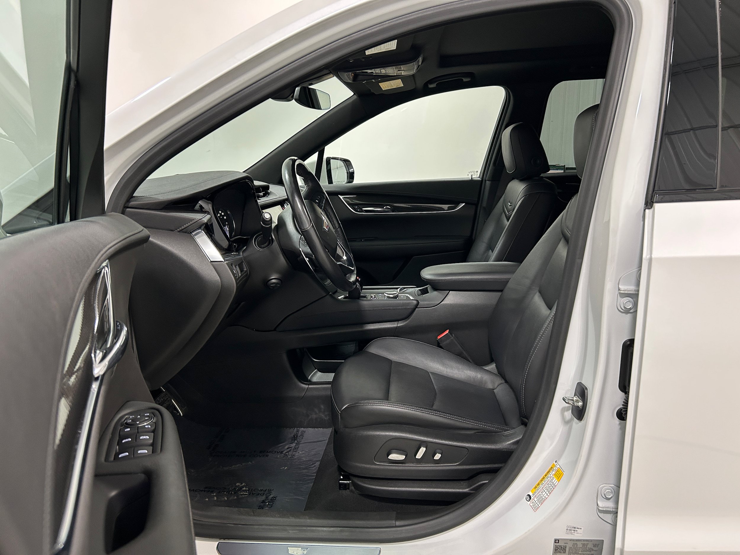 Used 2021 Cadillac XT6 Sport w/ LPO, Floor Liner Package AWD/4WD image 4