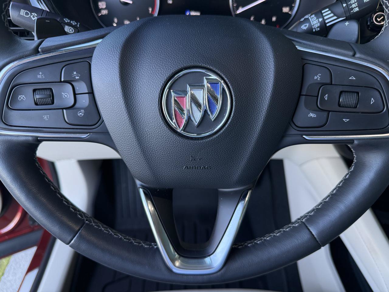 Used 2023 Buick Envision Avenir AWD/4WD image 17