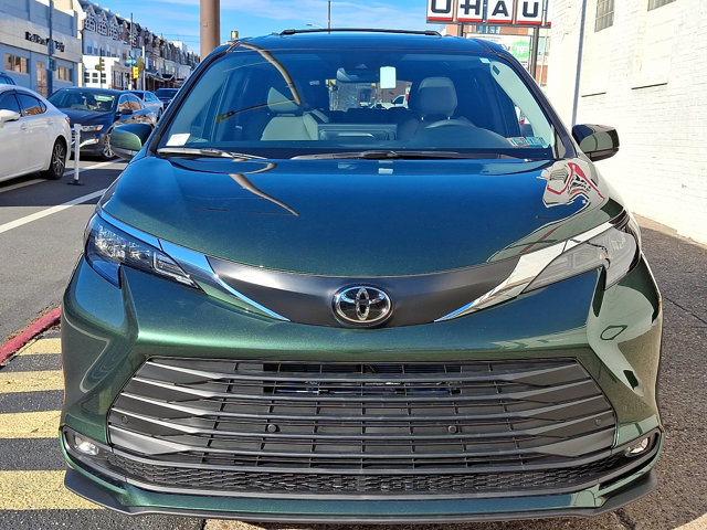 Certified 2026 Toyota Sienna XLE image 2
