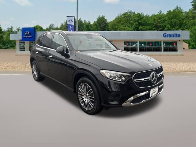 Used 2024 Mercedes-Benz GLC 300 4MATIC image 4