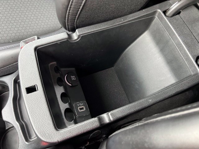 Used 2019 Jeep Cherokee Latitude Plus FWD image 19