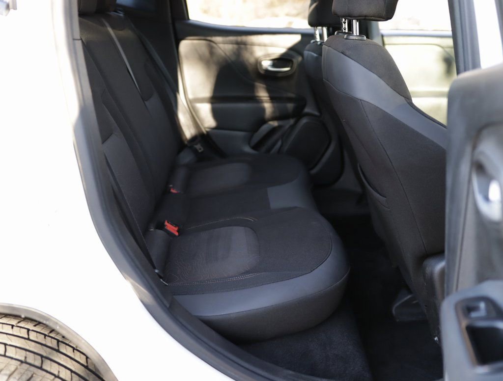 Used 2023 Jeep Renegade Latitude image 28