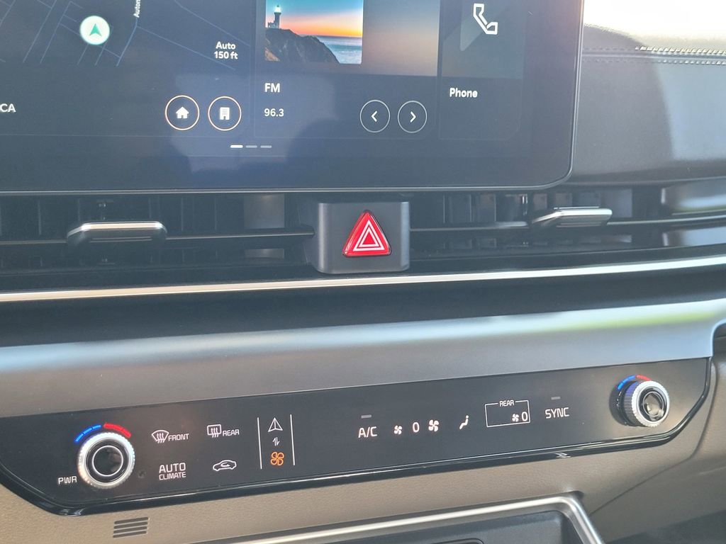 Used 2025 Kia Carnival image 22