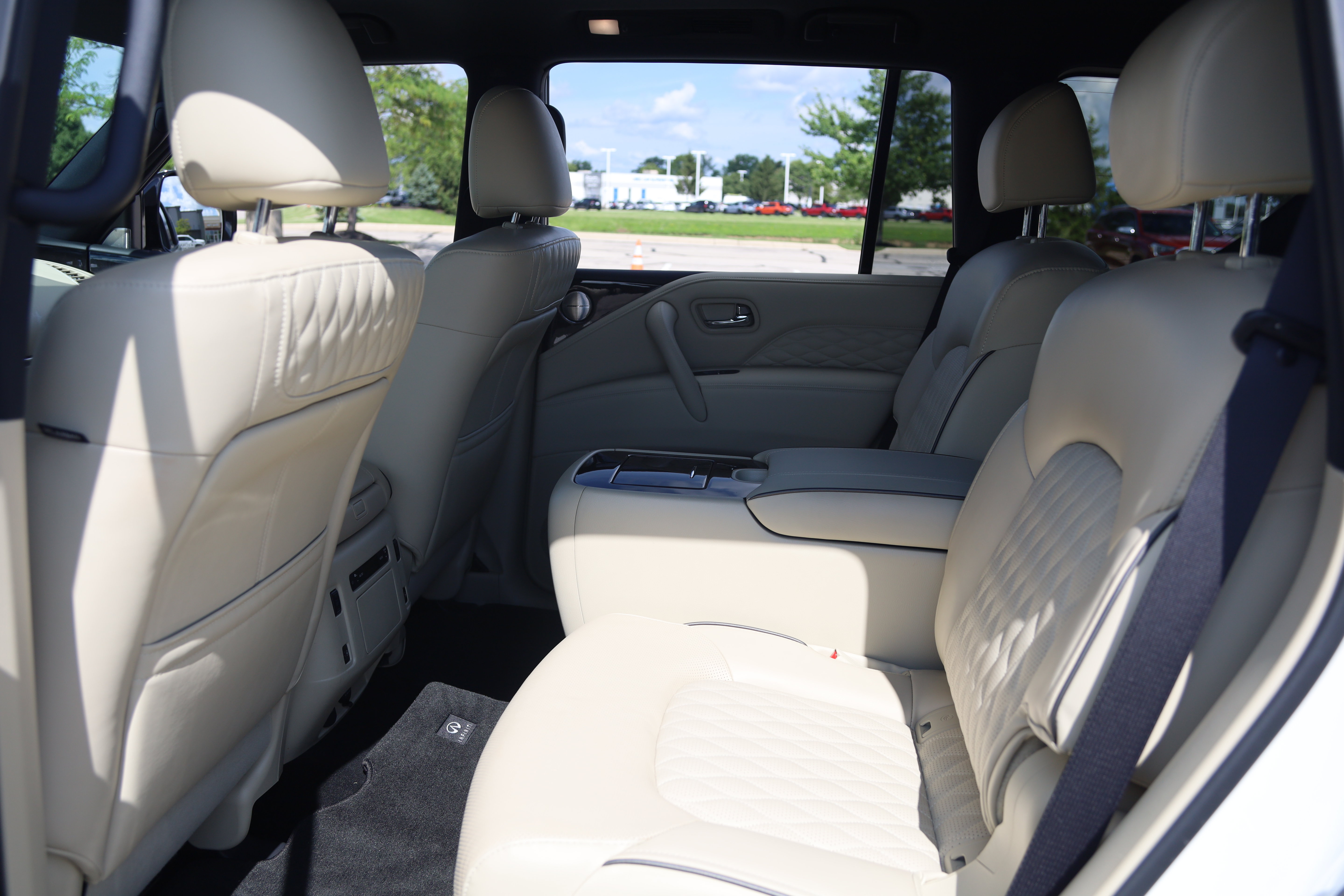 Used 2024 INFINITI QX80 Sensory w/ Cargo Package AWD/4WD image 36