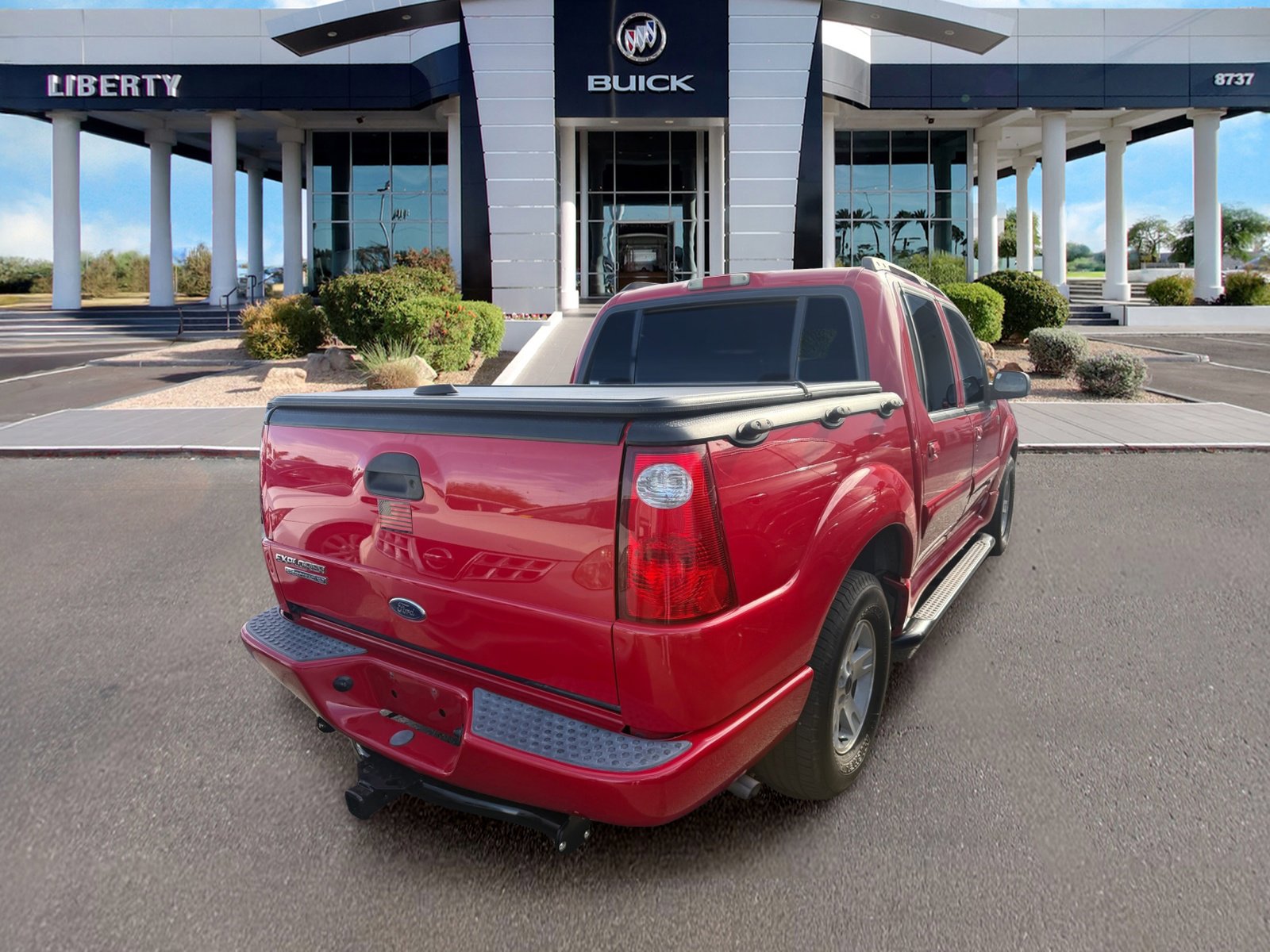 Used 2005 Ford Explorer Sport Trac XLS RWD image 2