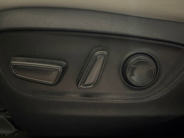 Used 2019 Toyota RAV4 Limited image 12