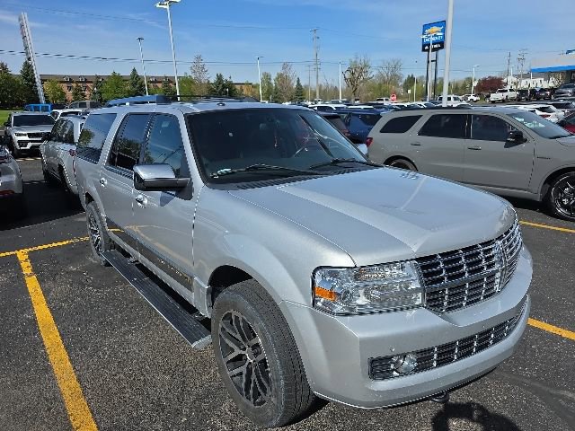 Used 2014 Lincoln Navigator L 4WD image 5
