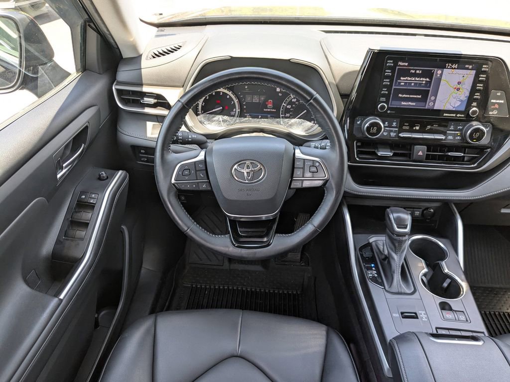 Used 2021 Toyota Highlander XLE FWD image 16