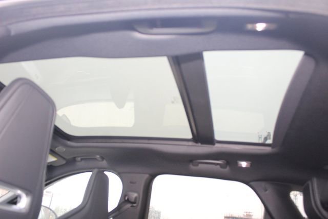 New 2026 Jaguar F-PACE R-Dynamic S image 23