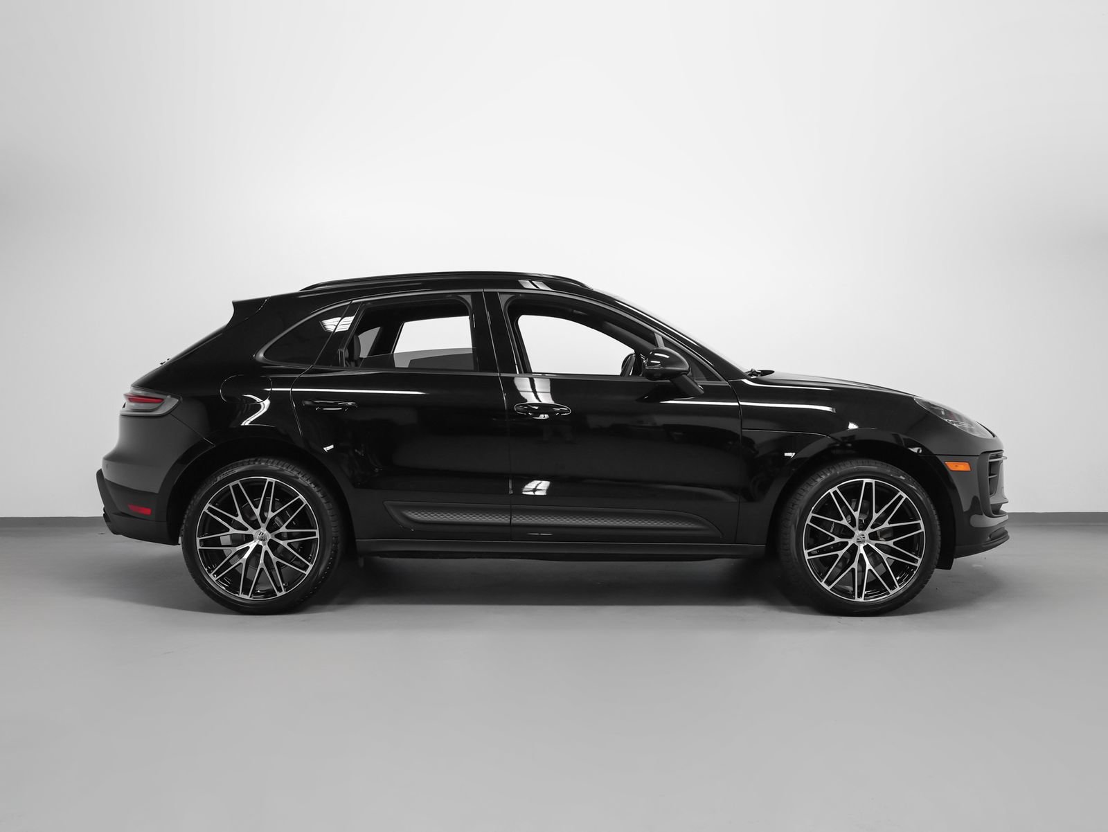 New 2026 Porsche Macan AWD/4WD image 13