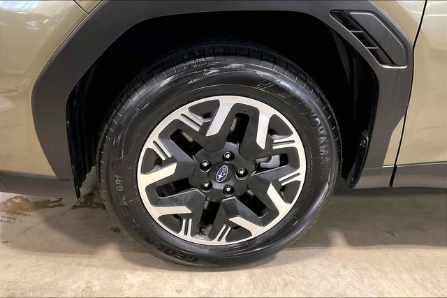 Used 2025 Subaru Forester Premium image 9