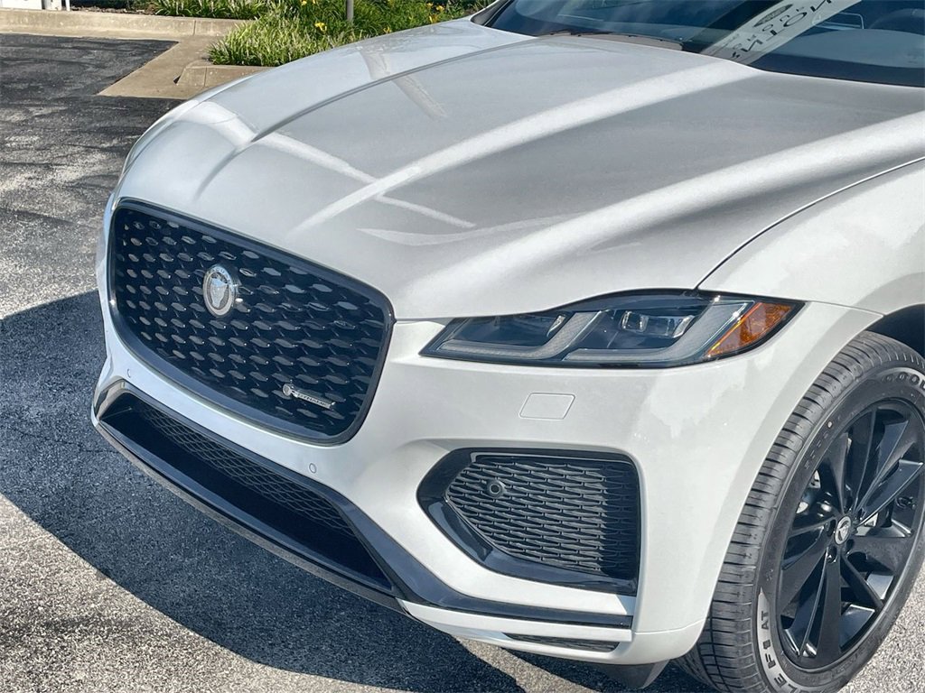 Used 2025 Jaguar F-PACE R-Dynamic S image 9