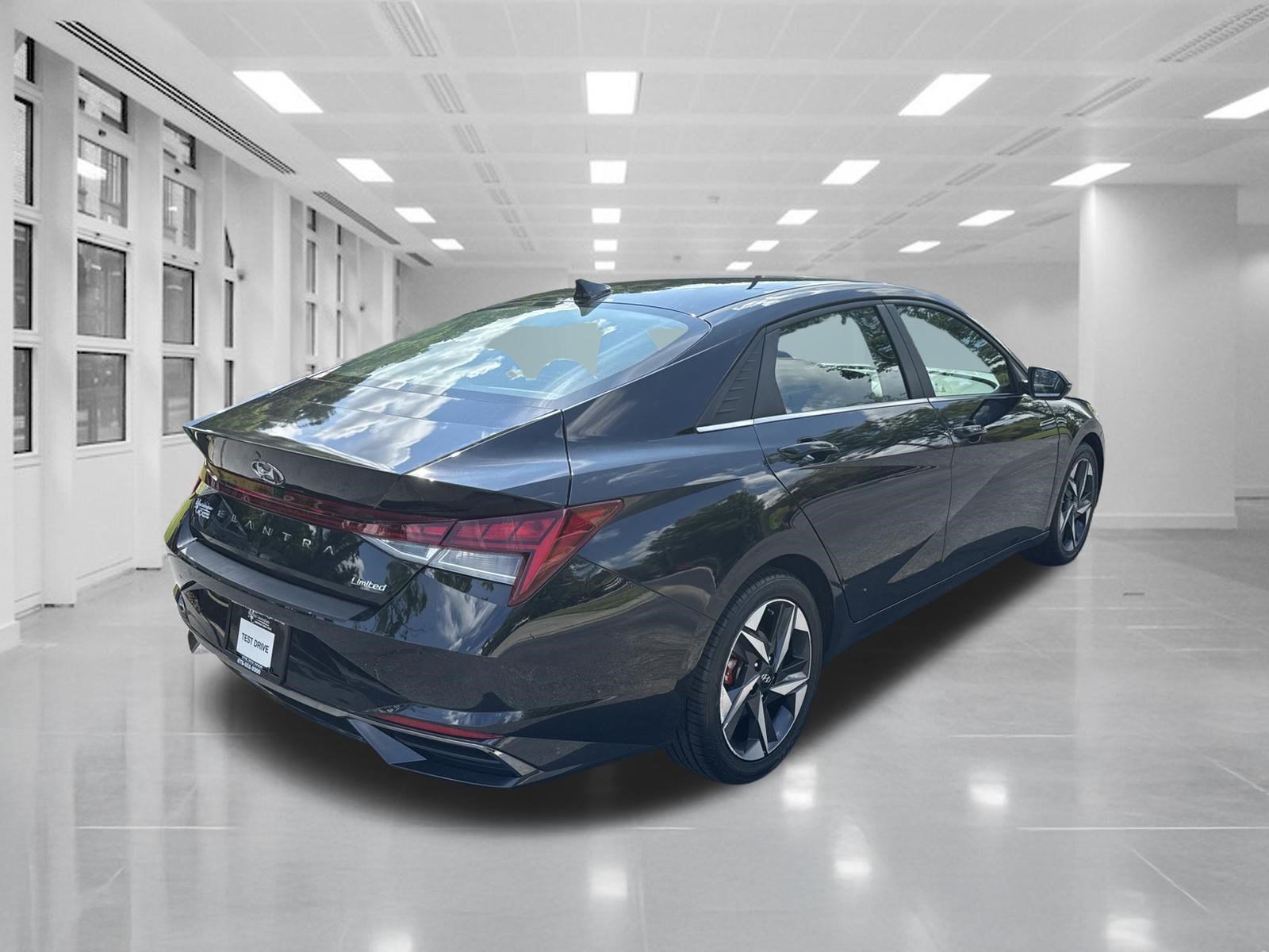 Used 2023 Hyundai Elantra Limited FWD image 5