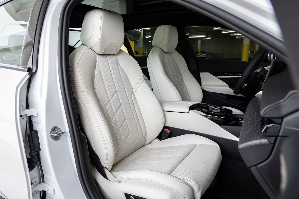 New 2026 BMW 550e xDrive w/ Executive Package AWD/4WD image 35