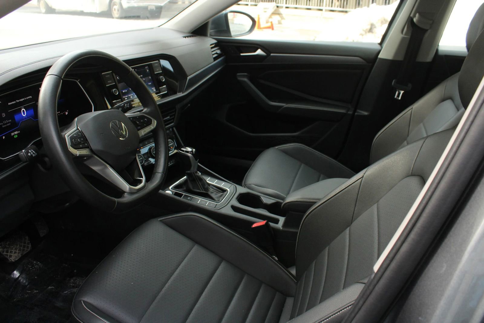 Used 2024 Volkswagen Jetta SE FWD image 13