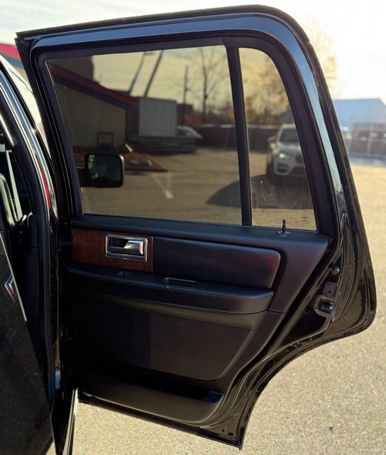 Used 2017 Lincoln Navigator Select image 28