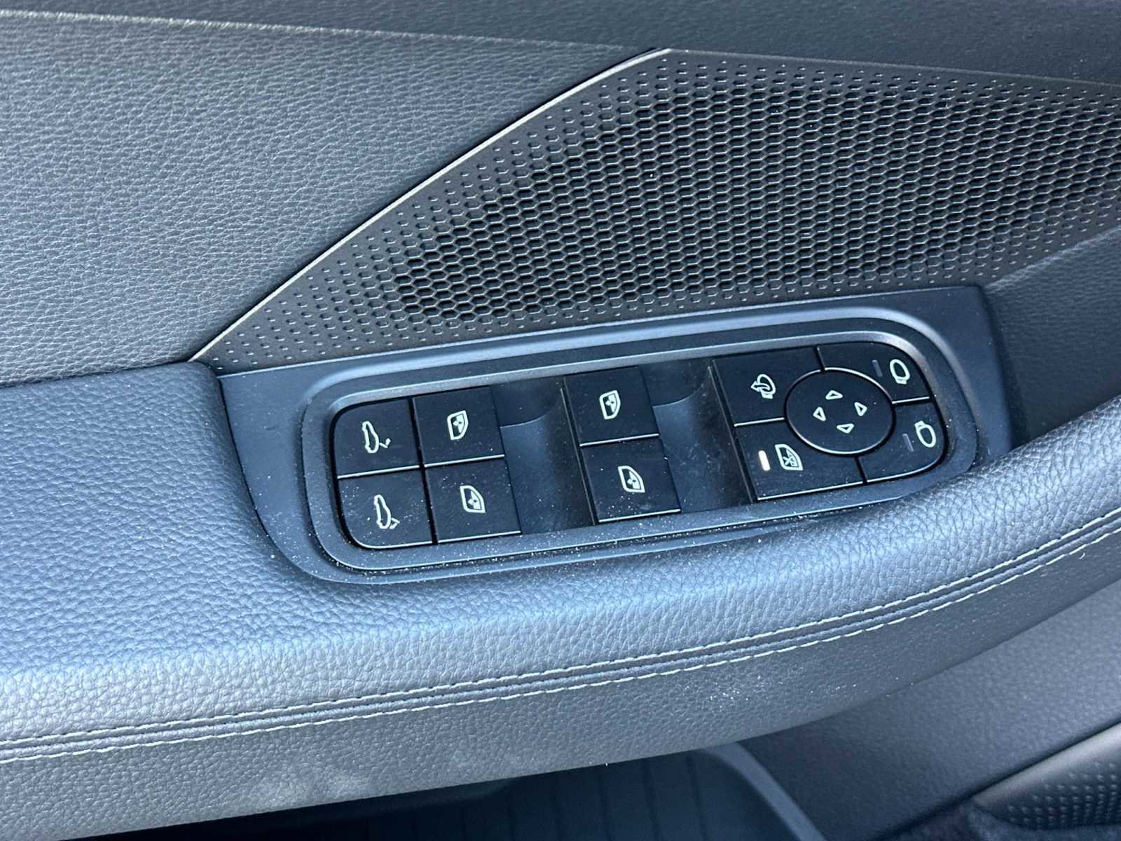 Used 2025 Porsche Panamera 4 RWD image 13