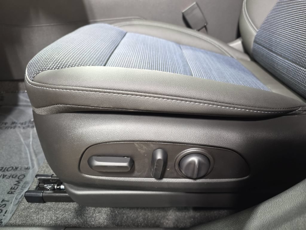 New 2026 Buick Envista Sport Touring w/ Convenience I Package FWD image 27