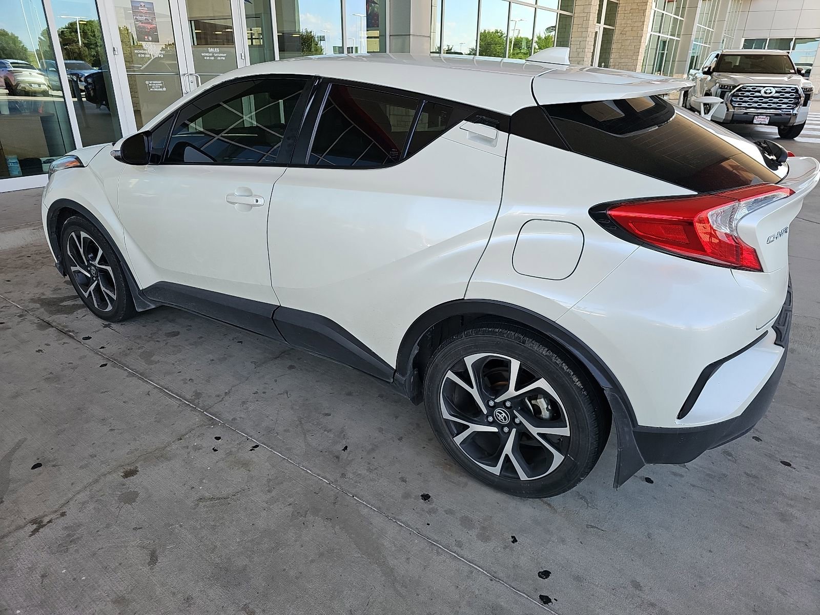 Used 2021 Toyota C-HR XLE FWD image 10