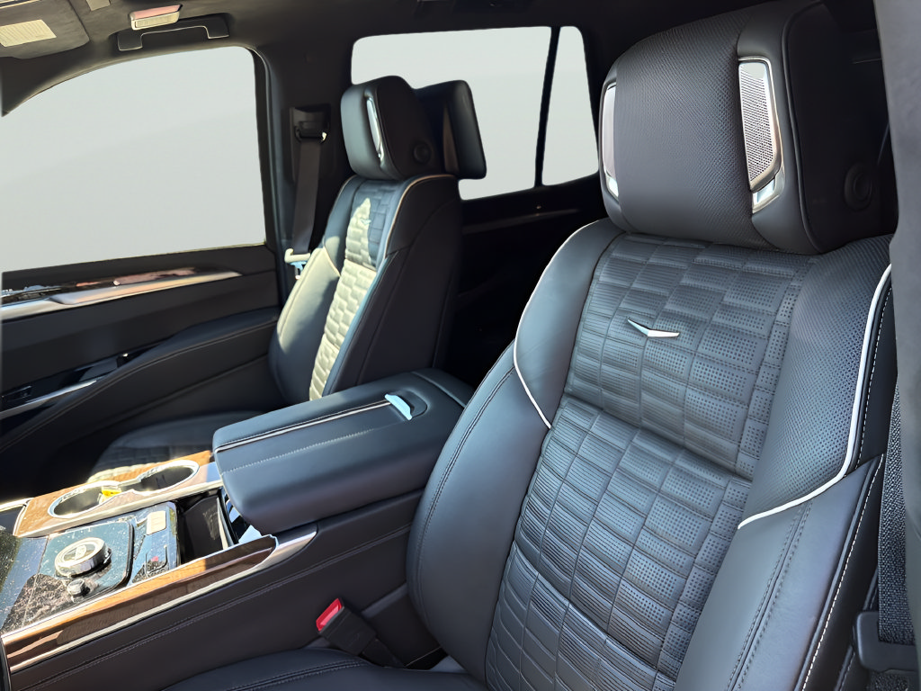 Used 2026 Cadillac Escalade Platinum Sport w/ LPO, ONYX Package AWD/4WD image 17