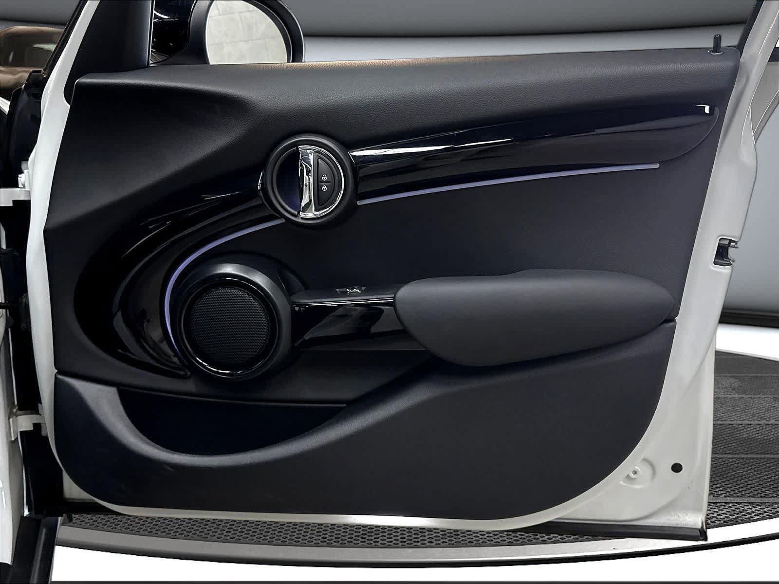 Used 2024 MINI Cooper S w/ Signature Upholstery Package FWD image 27