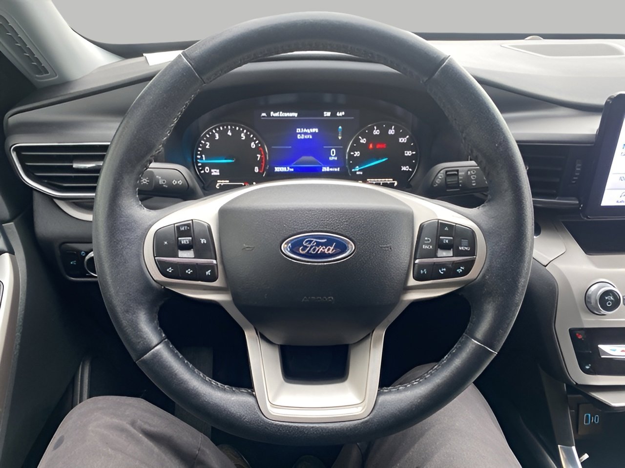 Used 2023 Ford Explorer XLT w/ Equipment Group 202A image 13