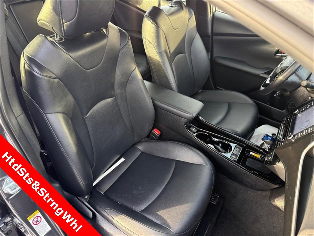 Used 2022 Toyota Prius XLE image 11