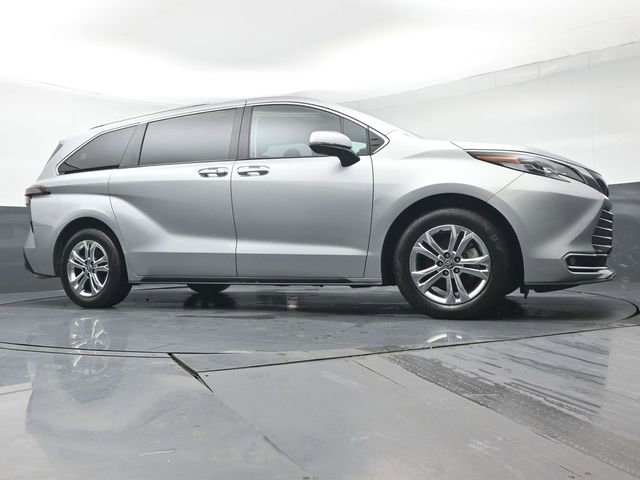 Certified 2023 Toyota Sienna Platinum image 42