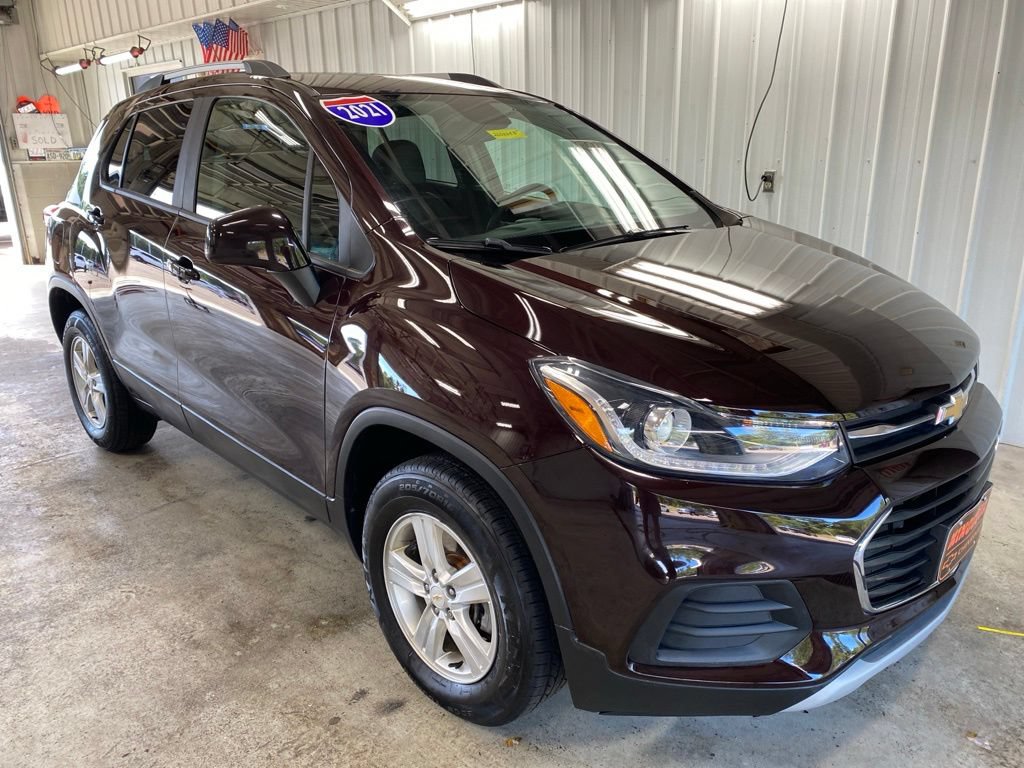 Used 2021 Chevrolet Trax LT w/ LT Convenience Package AWD/4WD image 3