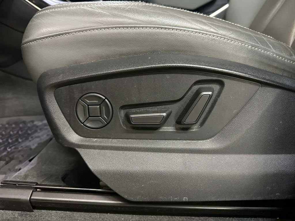 Used 2019 Audi Q8 Premium w/ Convenience Package AWD/4WD image 17