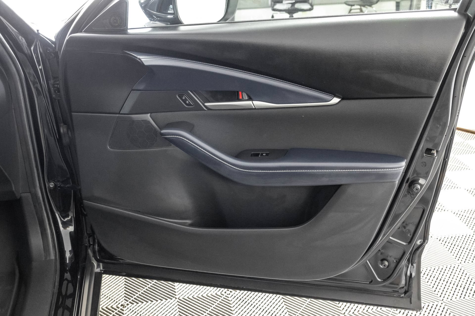 Used 2020 MAZDA CX-30 FWD image 40