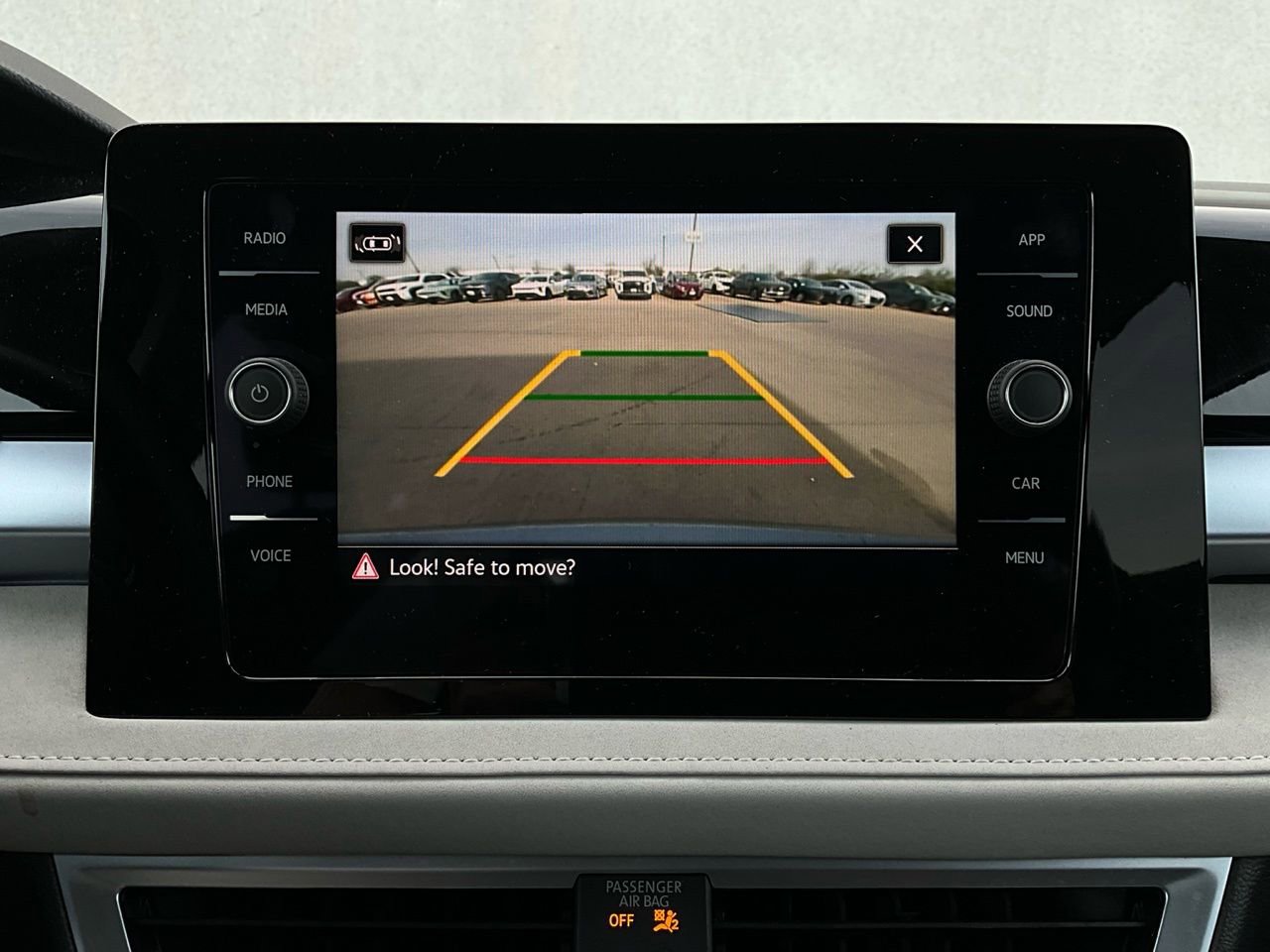 Used 2025 Volkswagen Taos SE image 33