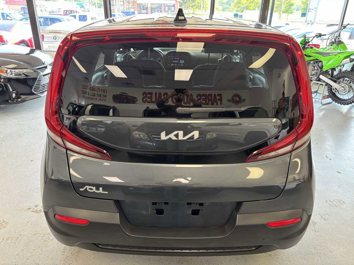 Used 2022 Kia Soul LX FWD image 13