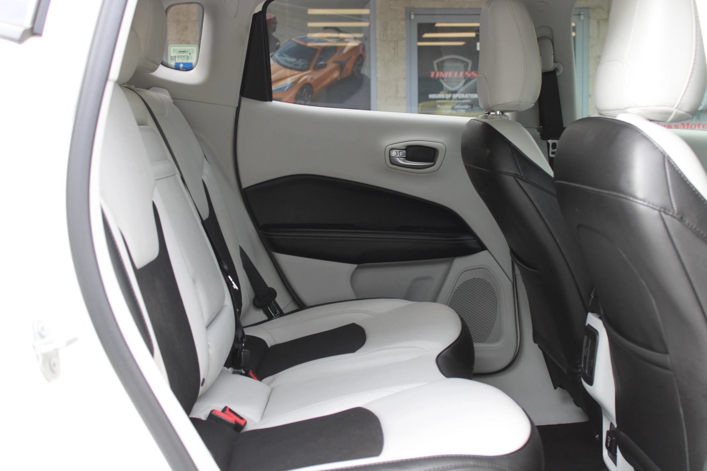 Used 2019 Jeep Compass Latitude FWD image 19