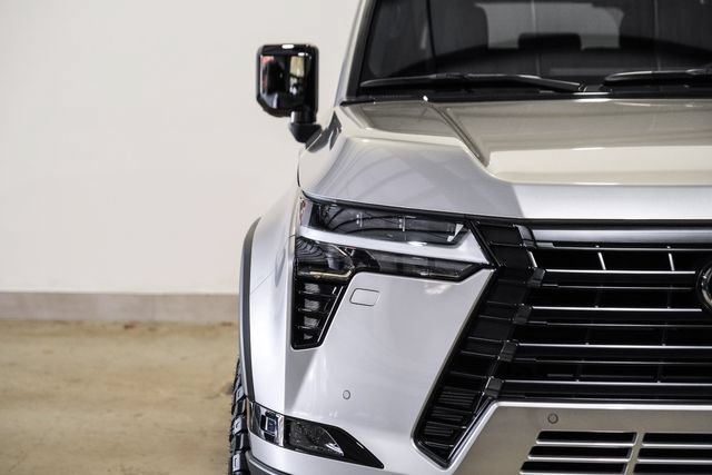 Used 2025 Lexus GX 550 AWD/4WD image 3
