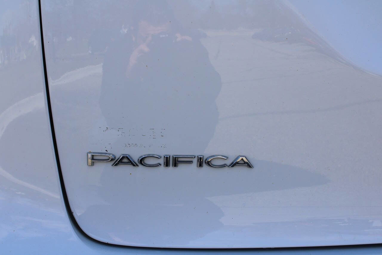 Used 2017 Chrysler Pacifica Touring Plus w/ Tire & Wheel Group image 24