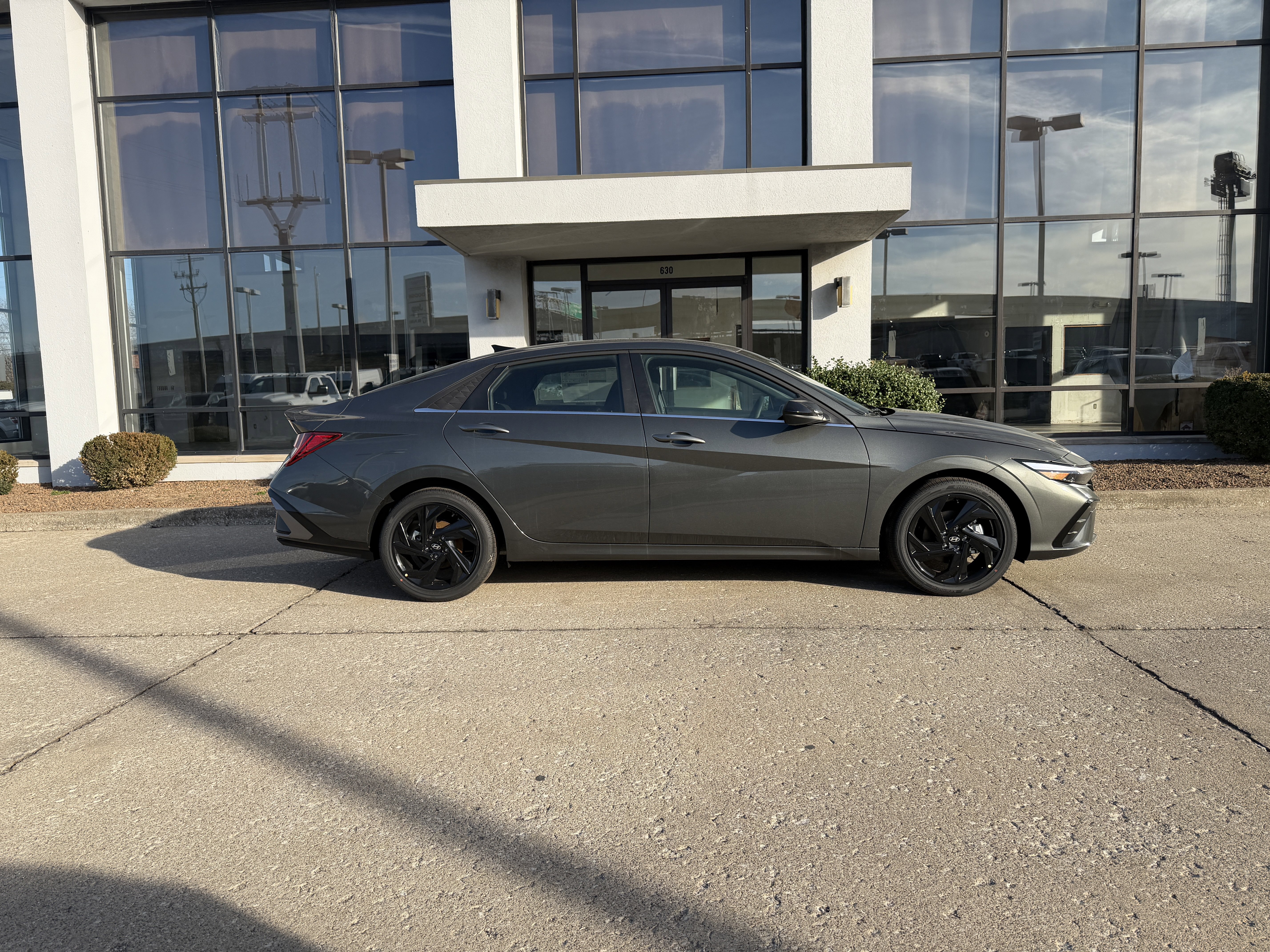 New 2026 Hyundai Elantra SEL Sport FWD image 3