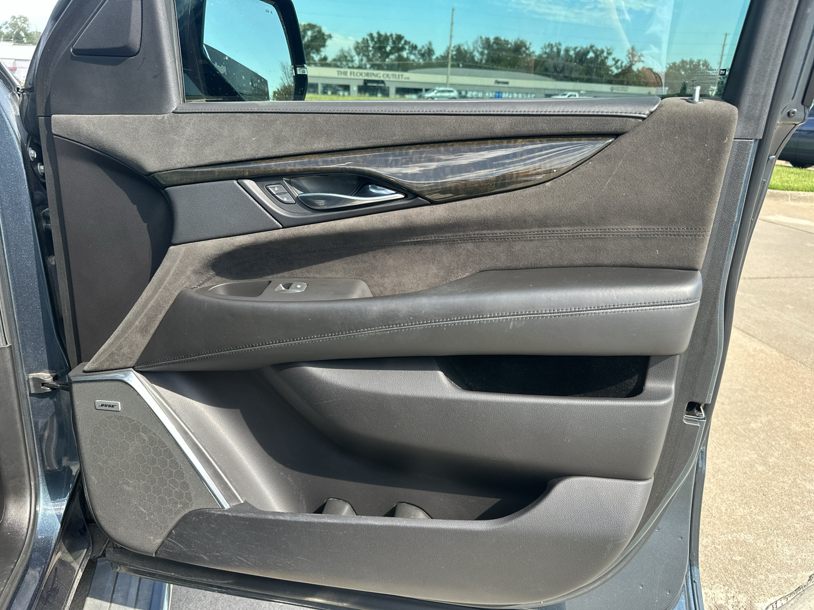 Used 2019 Cadillac Escalade ESV Platinum AWD/4WD image 31