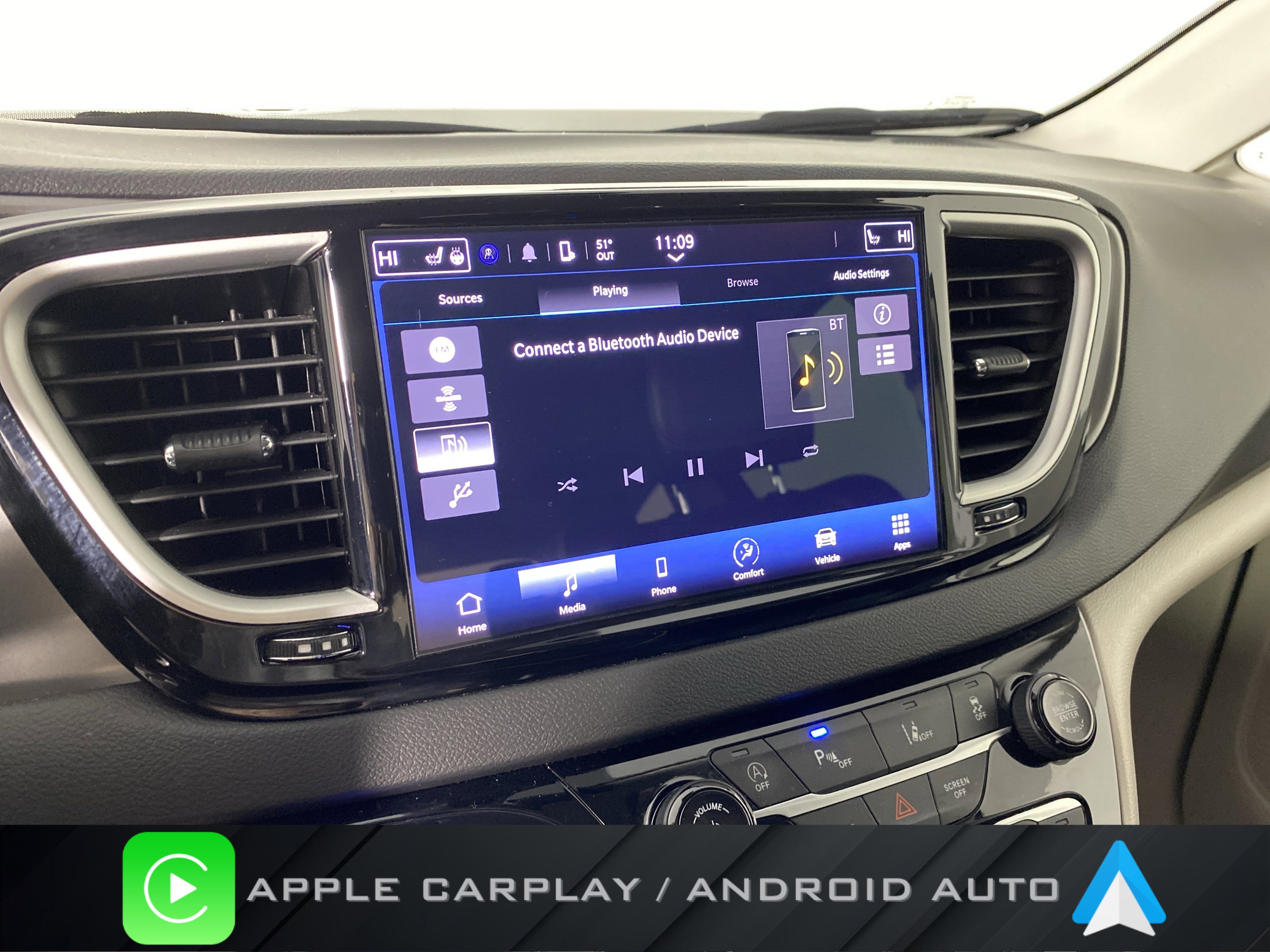 Used 2024 Chrysler Pacifica Touring-L image 2