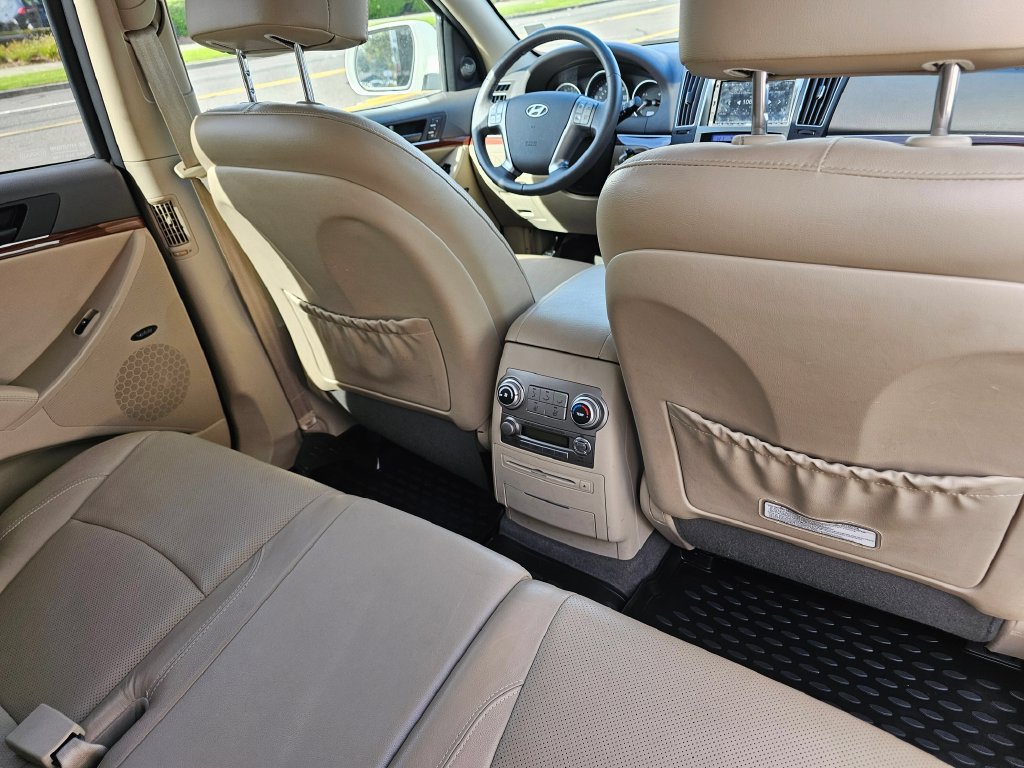 Used 2012 Hyundai Veracruz Limited w/ Entertainment Pkg FWD image 16